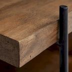 Table d'appoint/de chevet en bois massif marron moyen avec cadre en métal noir en forme de C