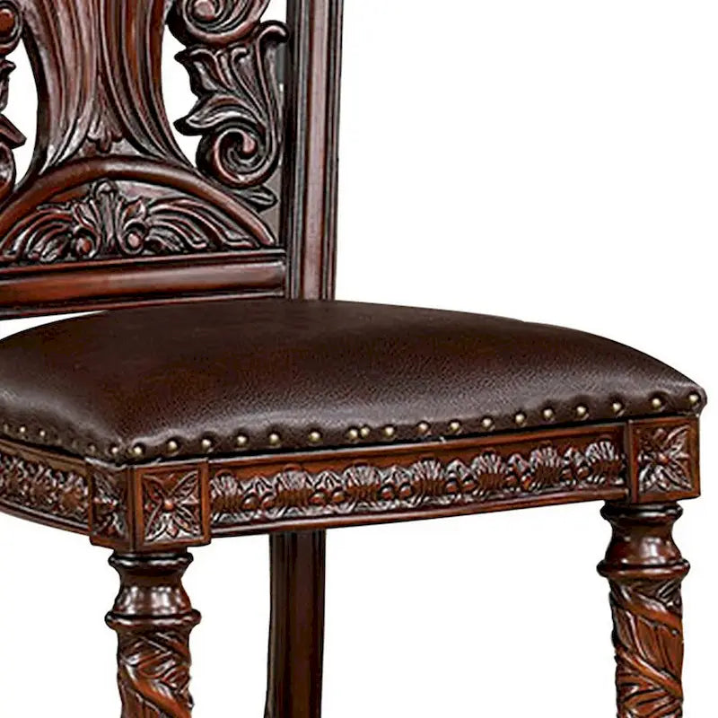 Chaise de salle à manger sculptée de 22 pouces, siège en similicuir, garniture cloutée